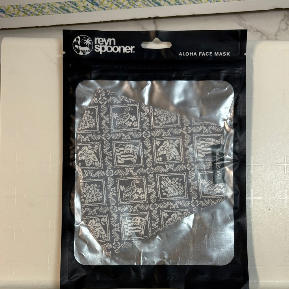 Reyn Spooner Monochrome Aloha Face Mask, NWT